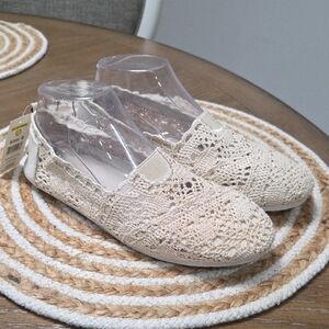 Bobbie Brooks Cream Crochet Flats, NWT, Size 8